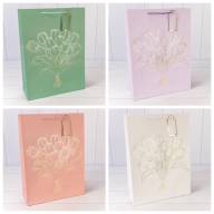 Пакет подарочный с тиснением "Букет" (микс) 31*42*12 210г 1/20 1/80 Арт: 000330A - Пакет подарочный с тиснением "Букет" (микс) 31*42*12 210г 1/20 1/80 Арт: 000330A