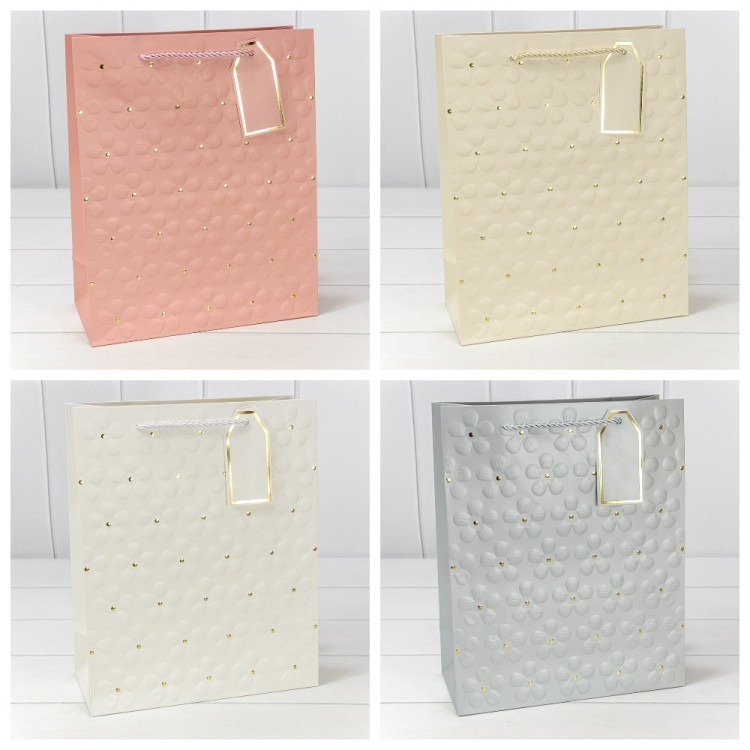 Пакет подарочный с тиснением "Цветочки" (микс) 26*32*12 210г 1/20 1/240 Арт: 000546C