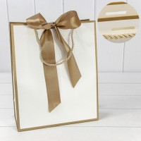 Пакет подарочный с лентой 26*32*12 210г Белый 1/10 1/120 Арт: 000504C/1