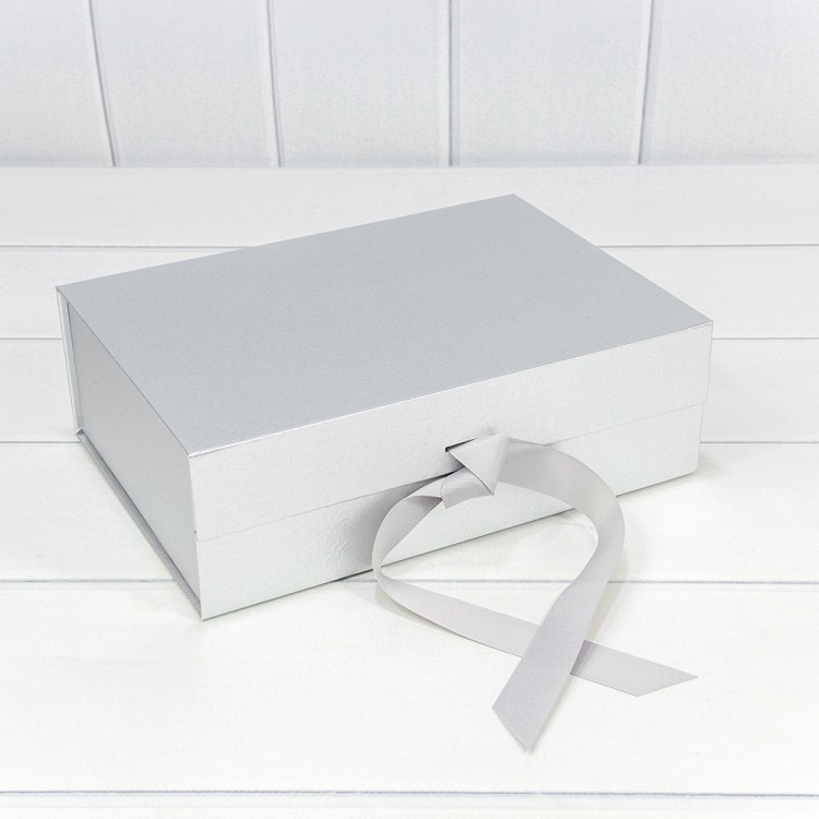 Коробка Прямоугольная 28,2*20*9,2 складная на магнитах "Люкс" Серебряный 1/48 Арт: 730226/0121