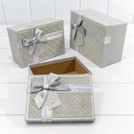 Коробки Прямоугольные Набор 1/3 22,5*16*9,5 с бантом и клубничкой "Плетёнка" Серый 1/20 Арт: 721640/2 Коробки Прямоугольные Набор 1/3 22,5*16*9,5 с бантом и клубничкой "Плетёнка" Серый 1/20 Арт: 721640/2 - Коробки Прямоугольные Набор 1/3 22,5*16*9,5 с бантом и клубничкой "Плетёнка" Серый 1/20 Арт: 721640/2