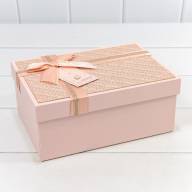 Коробки Прямоугольные Набор 1/3 22,5*16*9,5 с бантом и клубничкой "Плетёнка" Персиковый 1/20 Арт: 721640/1 Коробки Прямоугольные Набор 1/3 22,5*16*9,5 с бантом и клубничкой "Плетёнка" Персиковый 1/20 Арт: 721640/1 - Коробки Прямоугольные Набор 1/3 22,5*16*9,5 с бантом и клубничкой "Плетёнка" Персиковый 1/20 Арт: 721640/1