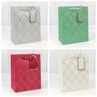 Пакет подарочный с тиснением "Ромбы" (микс) 18*23*10 210г 1/20 1/360 Арт: 000710E